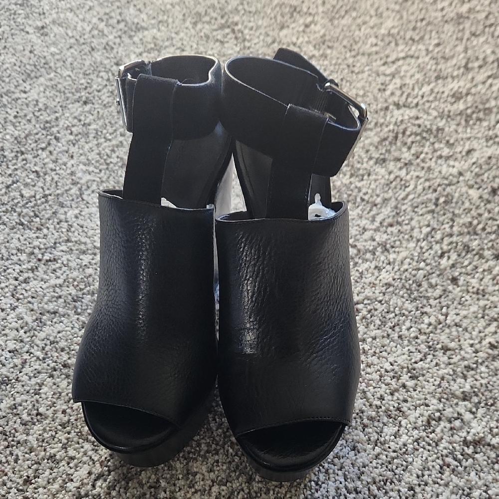 Black Platform Heeled Sandals - Picture 3 of 9